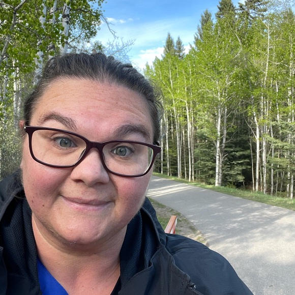 Meet your Posher, Candice - Picture 2 of 2